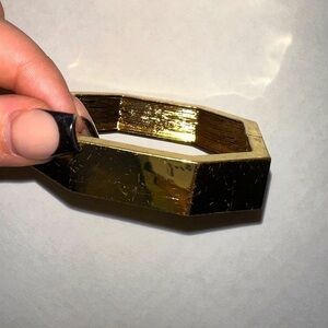 NWOT nOir jewelry gold geometric hinged bangle bracelet os party